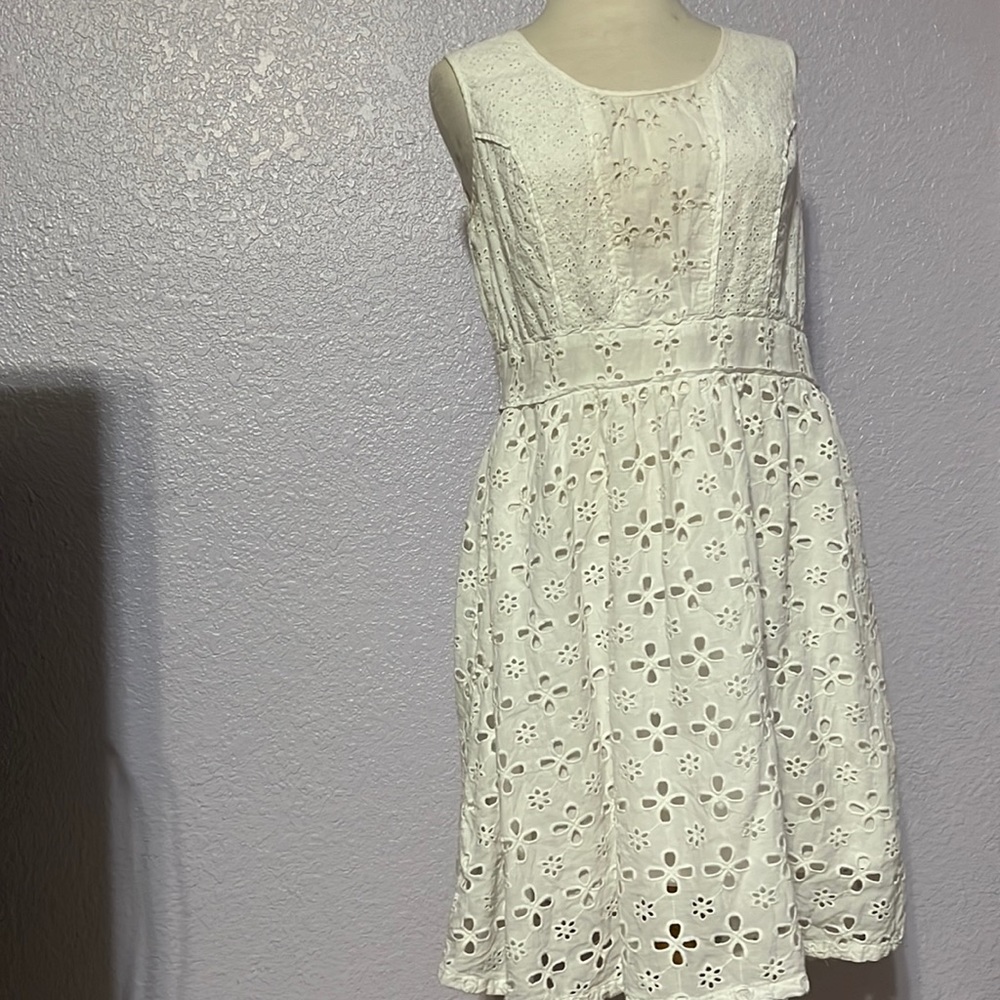 White Sleeveless dress with cut out back by Versona
